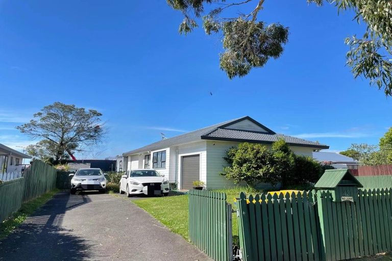 Photo of property in 43 Barbados Drive, Unsworth Heights, Auckland, 0632