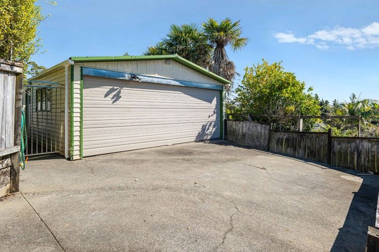 Photo of property in 93 Wade River Road, Stanmore Bay, Whangaparaoa, 0932