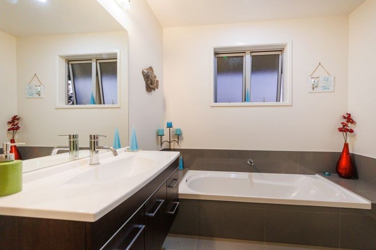 Photo of property in 100 Greer Court, Bunnythorpe, Palmerston North, 4481