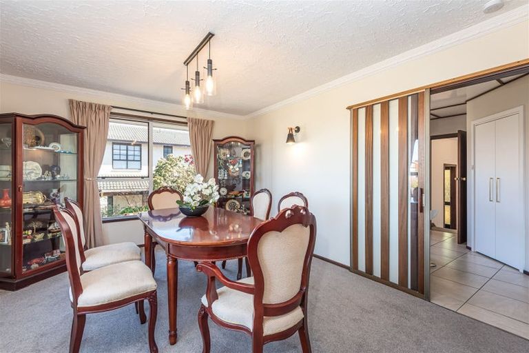 Photo of property in 14 Camberwell Place, Avonhead, Christchurch, 8042