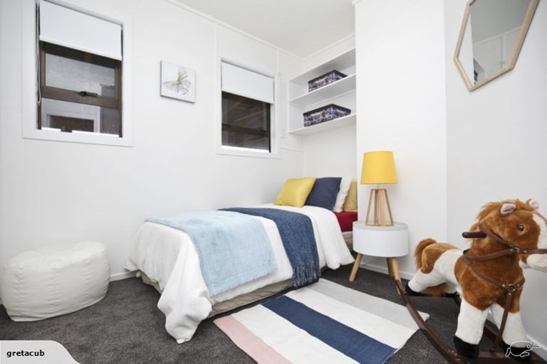 Photo of property in 2 Chalfont Street, Mangere East, Auckland, 2024