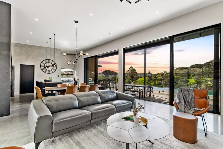 Photo of property in 33 Fernielea Drive, Riverhead, 0793