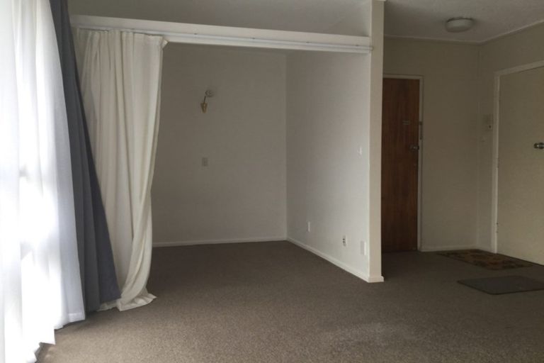 Photo of property in Churchill Flats, 213 The Terrace, Wellington Central, Wellington, 6011