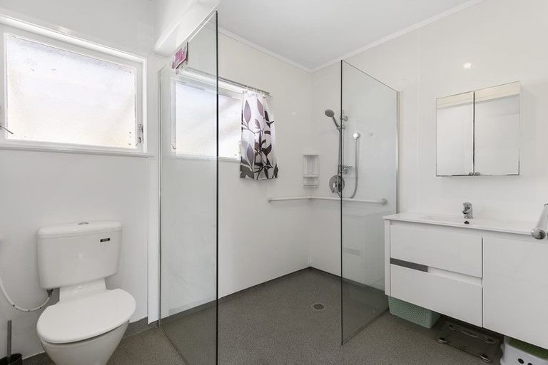 Photo of property in 123 Riverpark Crescent, Henderson, Auckland, 0610