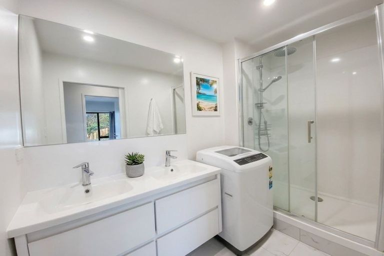 Photo of property in 7 Clarion Place, Glendene, Auckland, 0602