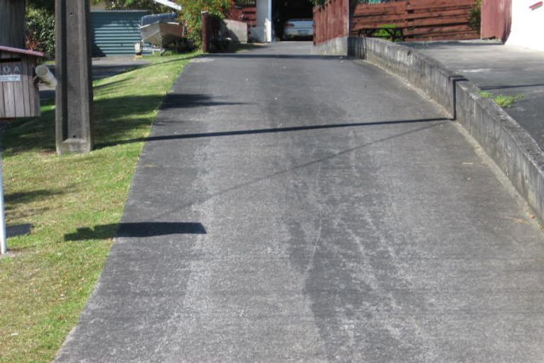 Photo of property in 2/10 Bishop Street, Green Bay, Auckland, 0604