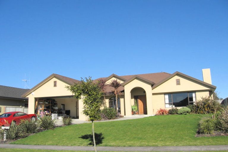 Photo of property in 6 Chesterfield Place, Rototuna, Hamilton, 3210