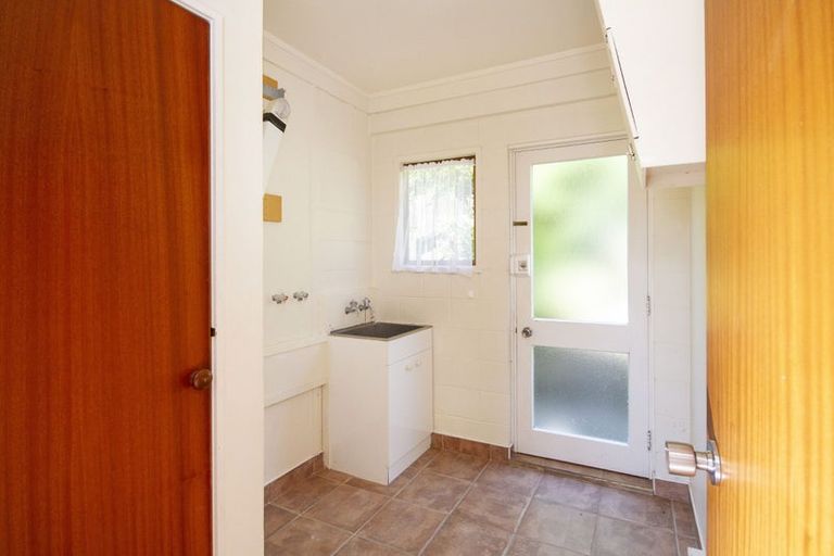 Photo of property in 1/2 Sylvan Avenue, Northcote, Auckland, 0627