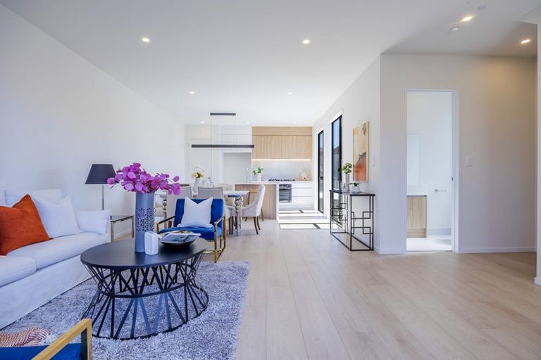 Photo of property in 17a John Jennings Drive, Oteha, Auckland, 0632