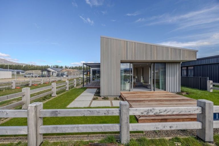 Photo of property in 146 Burdon Loop, Lake Hawea, 9382