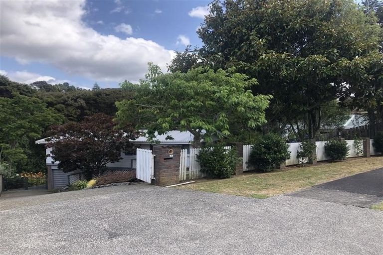 Photo of property in 16 Emlyn Place, Torbay, Auckland, 0630