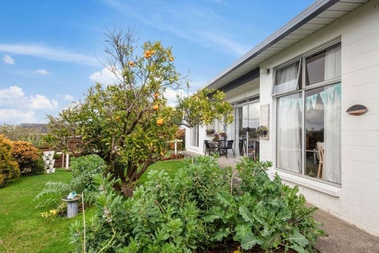 Photo of property in 2/30 Summit Drive, Torbay, Auckland, 0630