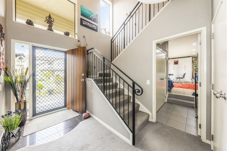 Photo of property in 1 Seresin Crescent, Flat Bush, Auckland, 2016