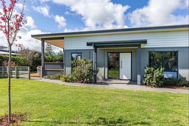 Photo of property in 7 Grefor Lane, Waitarere, Levin, 5574