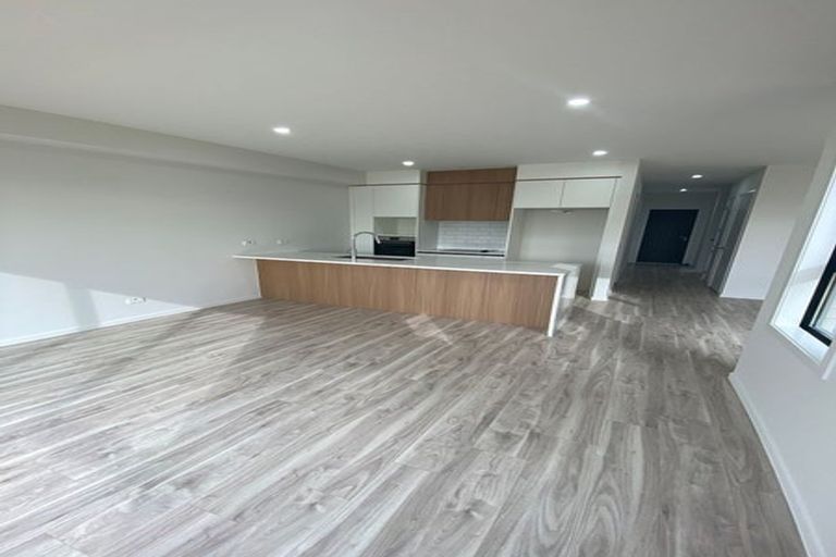 Photo of property in 6 Paina Crescent, Massey, Auckland, 0614