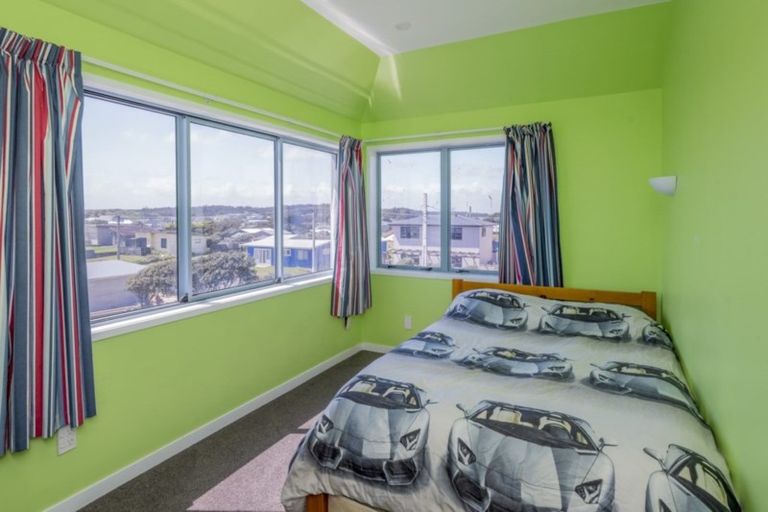 Photo of property in 14 Marine Parade South, Foxton Beach, Foxton, 4815