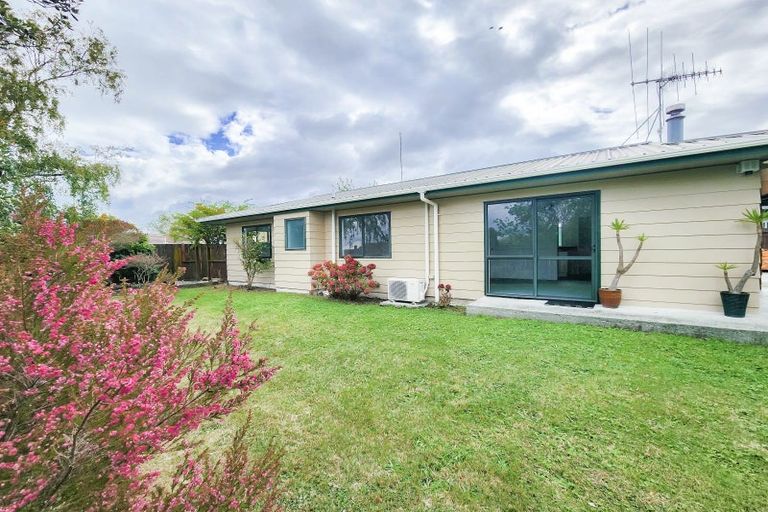Photo of property in 2 Lydia Place, Kelvin Grove, Palmerston North, 4414