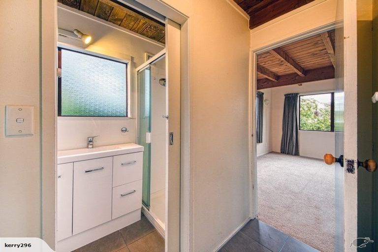 Photo of property in 1/32 Konini Road, Titirangi, Auckland, 0604