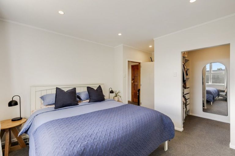 Photo of property in 15 Tarahua Road, Vogeltown, New Plymouth, 4310