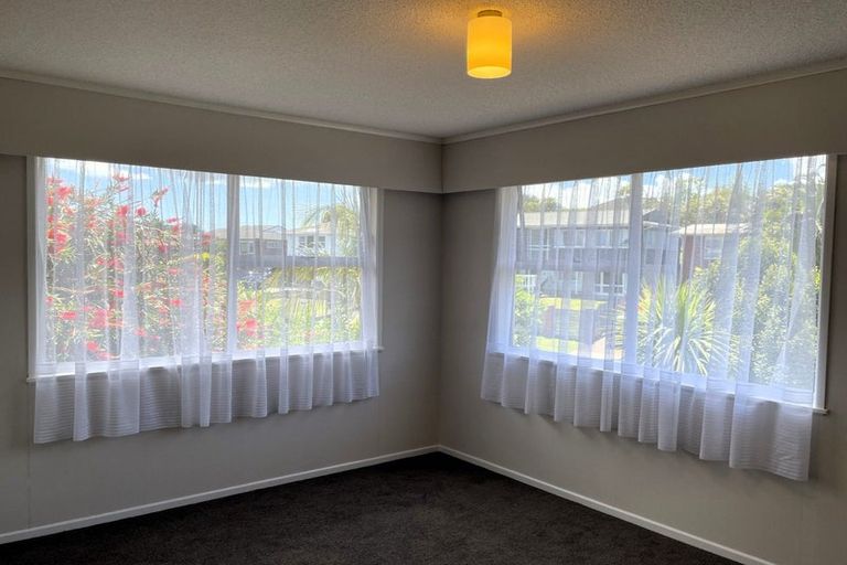 Photo of property in 104 Lantana Road, Green Bay, Auckland, 0604