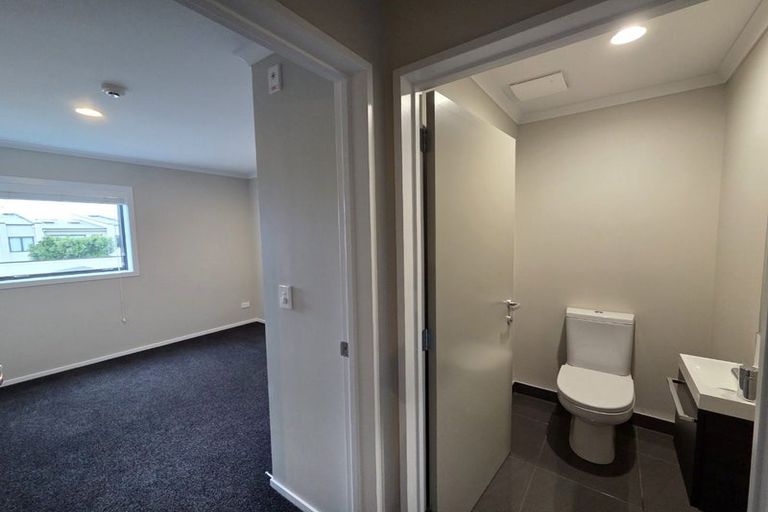 Photo of property in 213 Hobsonville Point Road, Hobsonville, Auckland, 0616
