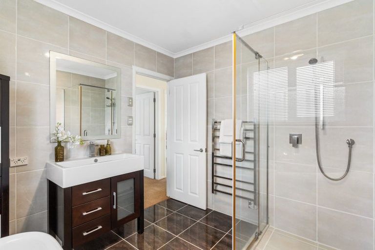 Photo of property in 1/7 Colmar Road, Mellons Bay, Auckland, 2014