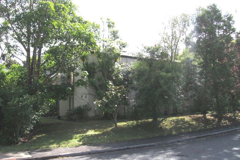 Photo of property in 21 Garmons Way, Castor Bay, Auckland, 0620