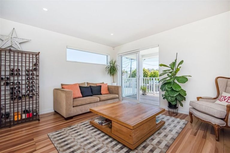 Photo of property in 22 Bardia Street, Belmont, Auckland, 0622