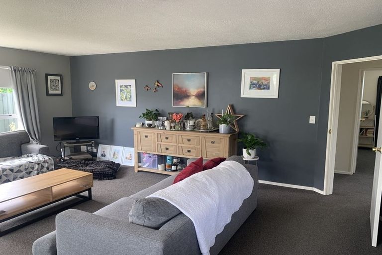 Photo of property in 11 Honeysuckle Place, Northcote, Christchurch, 8052