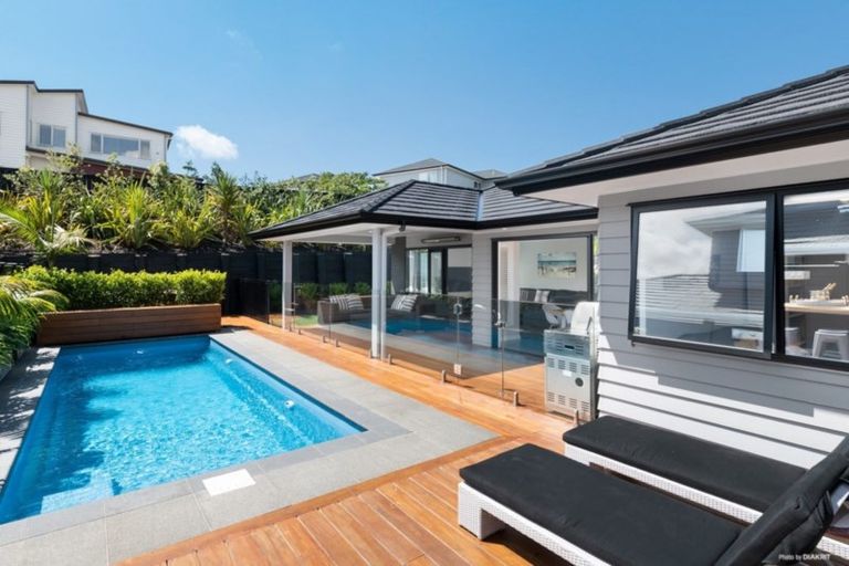 Photo of property in 16 Boocock Crescent, Orewa, 0931