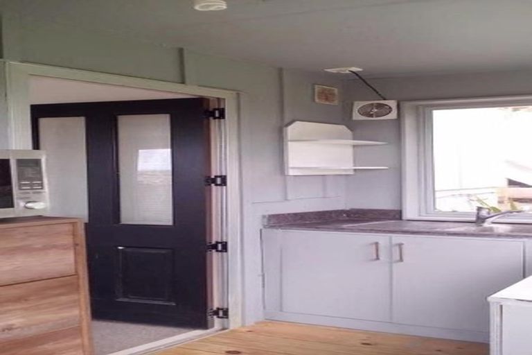 Photo of property in 281 Sturges Road, Henderson Valley, Auckland, 0612