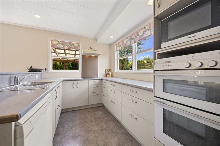 Photo of property in 38 Chatsworth Crescent, Pakuranga Heights, Auckland, 2010