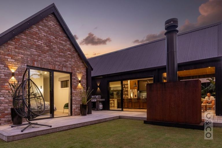 Photo of property in 1 Len Ireland Drive, Kumeu, 0810