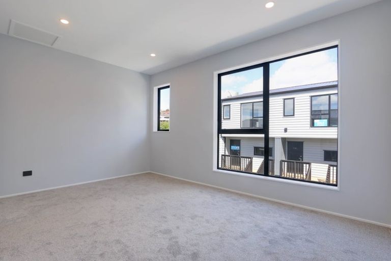 Photo of property in 6b Athena Drive, Totara Vale, Auckland, 0629