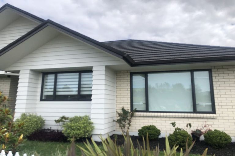 Photo of property in 10 Carthey Road, Wainui, 0932