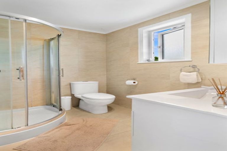 Photo of property in 236 Whitney Street, Blockhouse Bay, Auckland, 0600