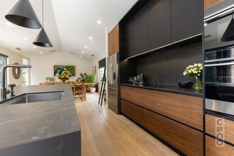 Photo of property in 1 Len Ireland Drive, Kumeu, 0810