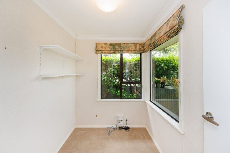 Photo of property in 12 Athlone Place, Hokowhitu, Palmerston North, 4410