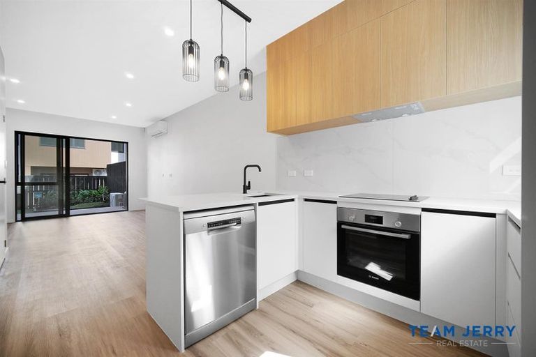 Photo of property in 10 Kiato Lane, Flat Bush, Auckland, 2019