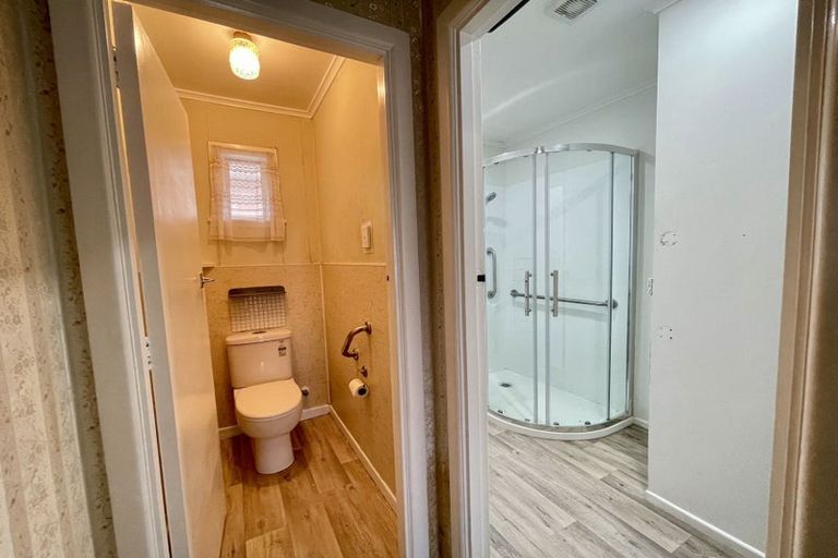 Photo of property in 3 Lavelle Road, Henderson, Auckland, 0612