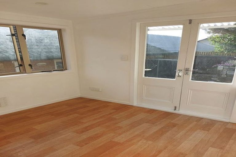 Photo of property in 33 Central Park Drive, Te Atatu South, Auckland, 0610