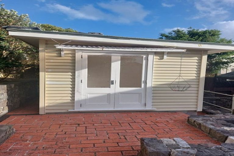 Photo of property in 33 Central Park Drive, Te Atatu South, Auckland, 0610