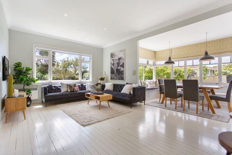 Photo of property in 36 Matapouri Road, Mangere Bridge, Auckland, 2022