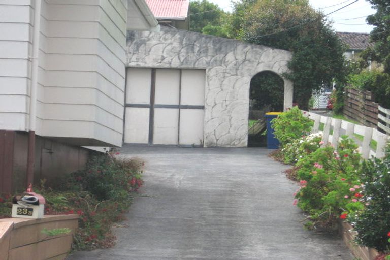 Photo of property in 2/23 Sunnyfield Crescent, Glenfield, Auckland, 0629