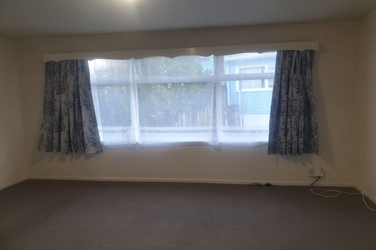 Photo of property in 98 Universal Drive, Henderson, Auckland, 0610