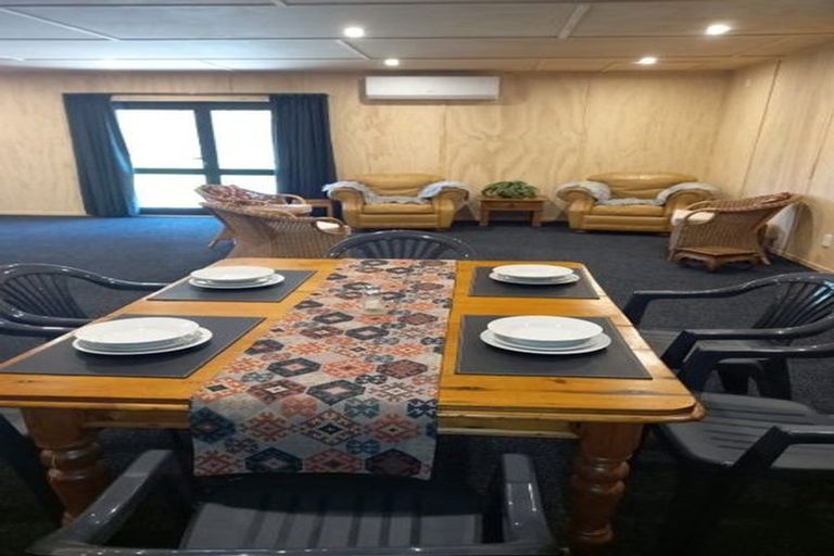 Photo of property in 100 Cole Street, Dannevirke, 4930