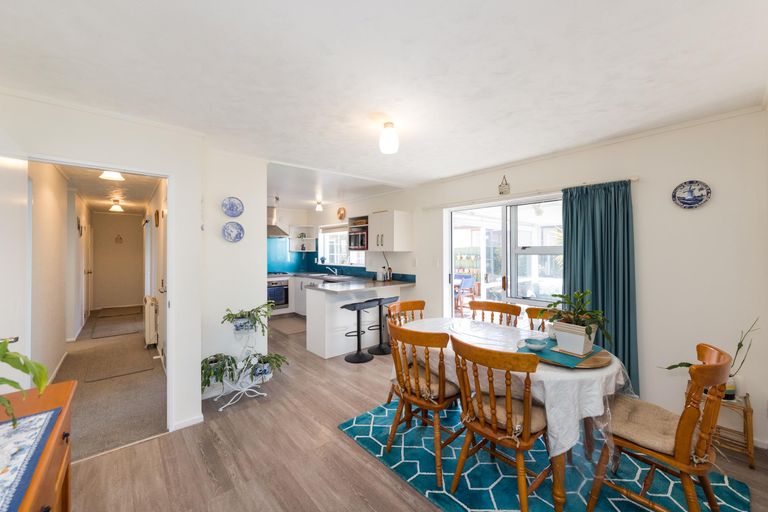 Photo of property in 21 Colonial Place, Kelvin Grove, Palmerston North, 4414