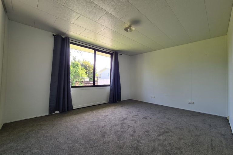 Photo of property in 1/9 Kirrie Avenue, Te Atatu South, Auckland, 0610