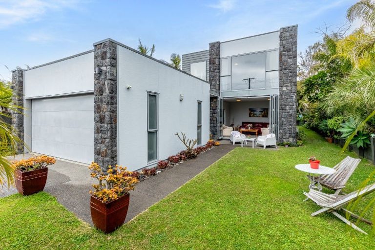 Photo of property in 7 Merani Street, Narrow Neck, Auckland, 0622