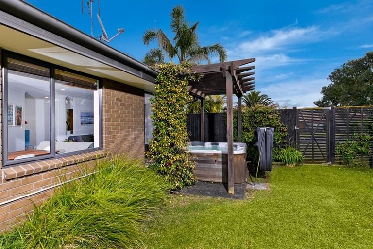 Photo of property in 33 Admirals Court Drive, Greenhithe, Auckland, 0632